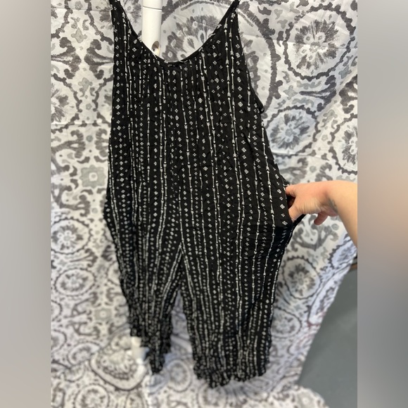 Flowy Fit Jumpsuit! - Picture 3 of 4